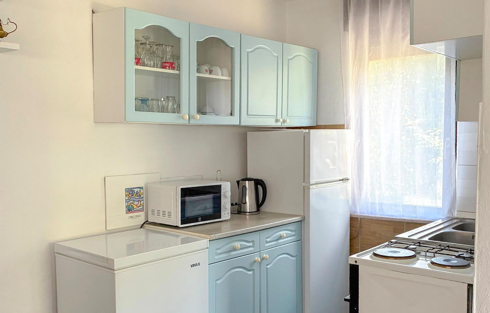 Fridge, microwave, stovetop, cookware/dishes/utensils
