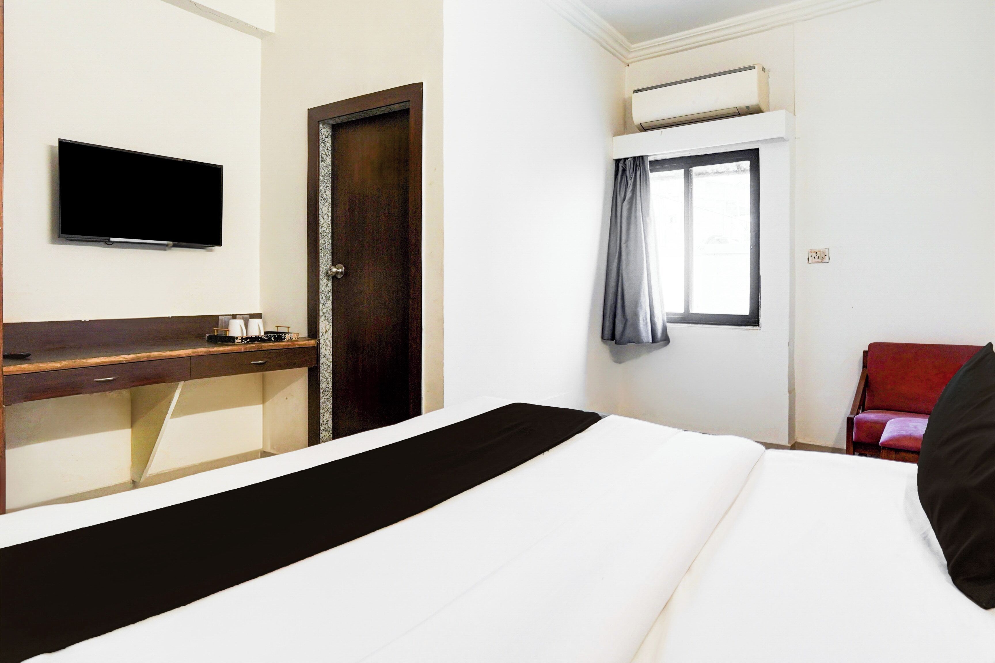 Deluxe Room | Desk, free WiFi, bed sheets