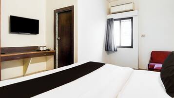 Deluxe Room | Desk, free WiFi, bed sheets