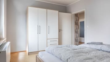 2 bedrooms, WiFi, bed sheets