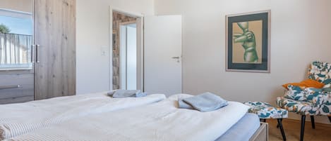 2 bedrooms, WiFi, bed sheets