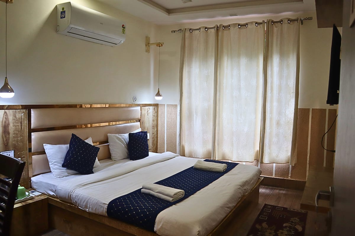Deluxe Double Room | Premium bedding, free WiFi, bed sheets