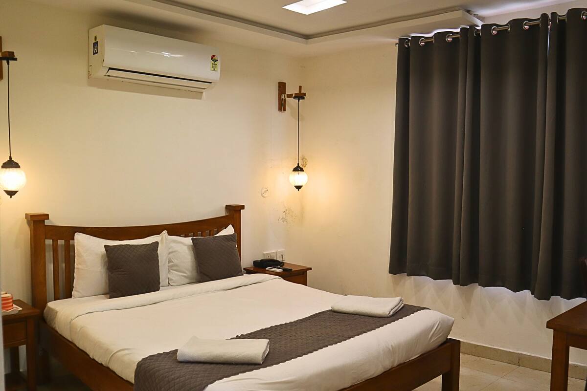 Superior Double Room | Premium bedding, WiFi (free), bed sheets
