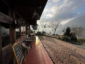 Outdoor dining - La BEAUTÉ SA PA (Sa Pa)