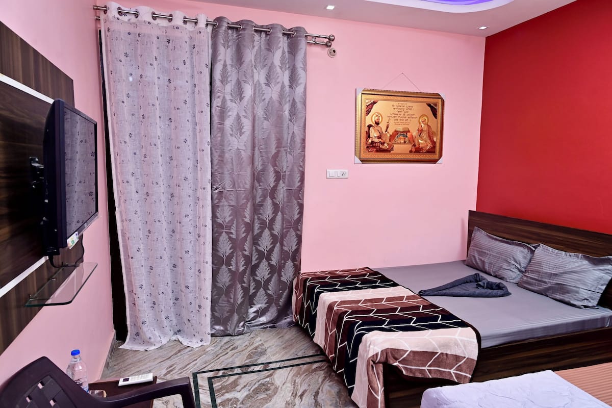Deluxe Double Room | Laptop workspace, WiFi (free)