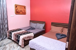 Habitación Deluxe doble | Espacio para trabajar con un portátil y wifi gratis