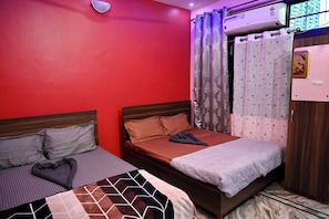 Habitación Deluxe doble | Espacio para trabajar con un portátil y wifi gratis