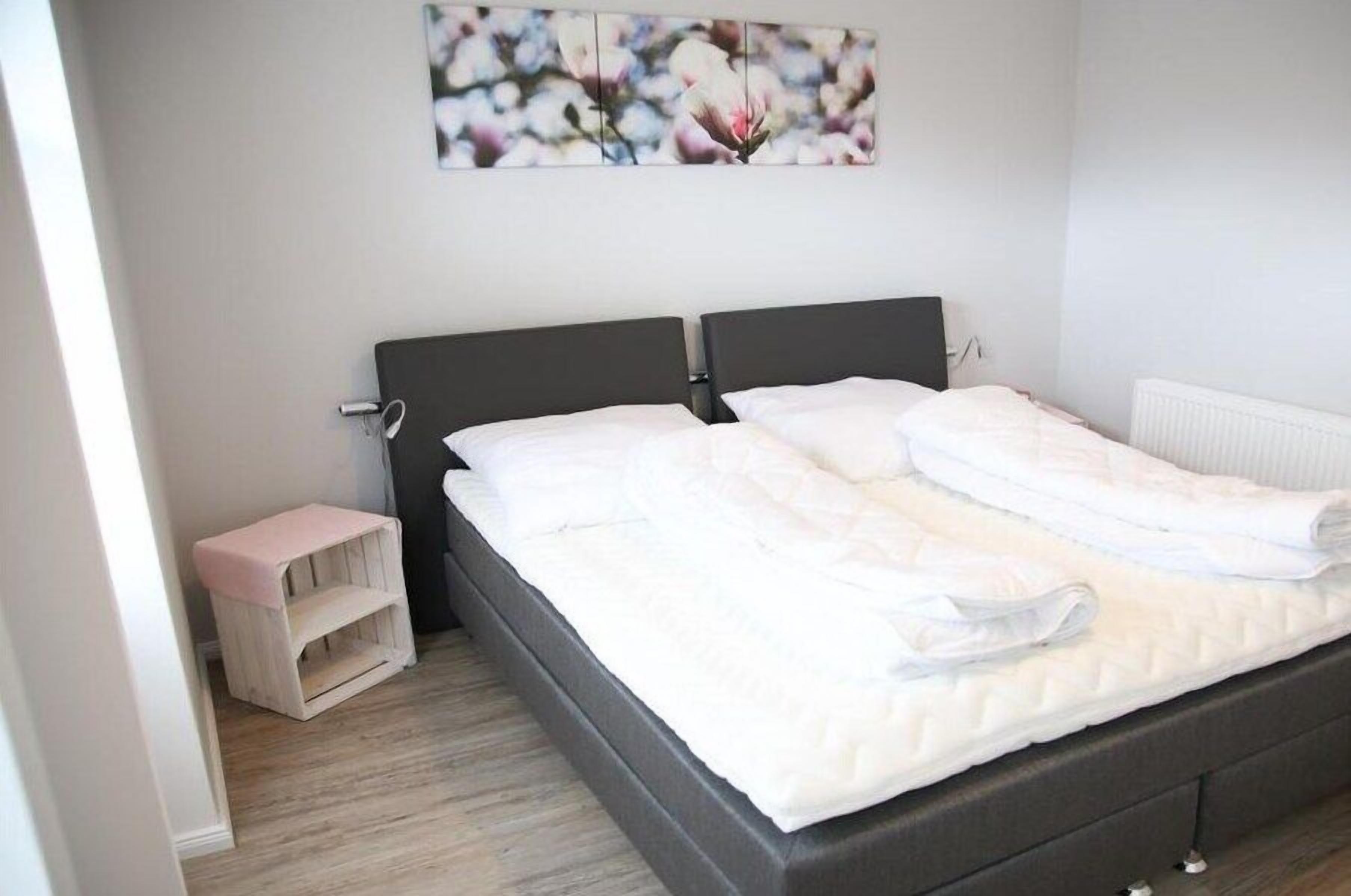 1 bedroom, travel cot, free WiFi