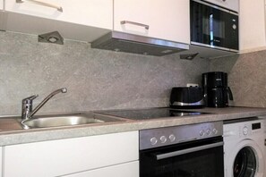 Coffee/tea maker, fridge, microwave, oven - Lucky find, Pommernweg 4d (Horumersiel)