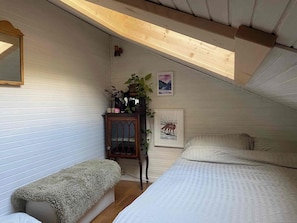 3 chambres, fer et planche à repasser, Wi-Fi, draps fournis