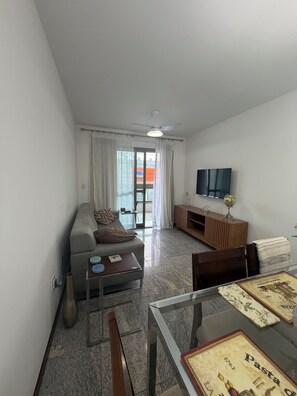 Living area - Apartment facing the sea on Camburi beach. (Vitória)