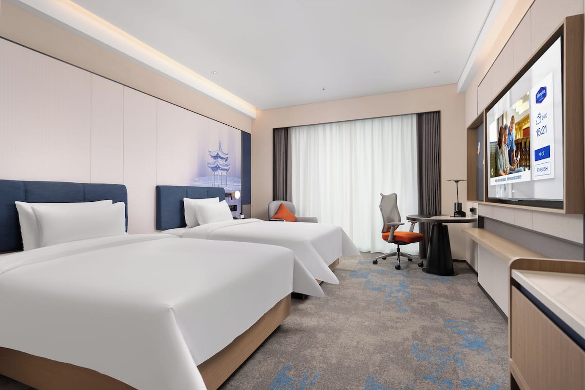 Basic Double Room | Ruang kerja komputer riba, langsir/tirai gelap terus, Wi-fi percuma 