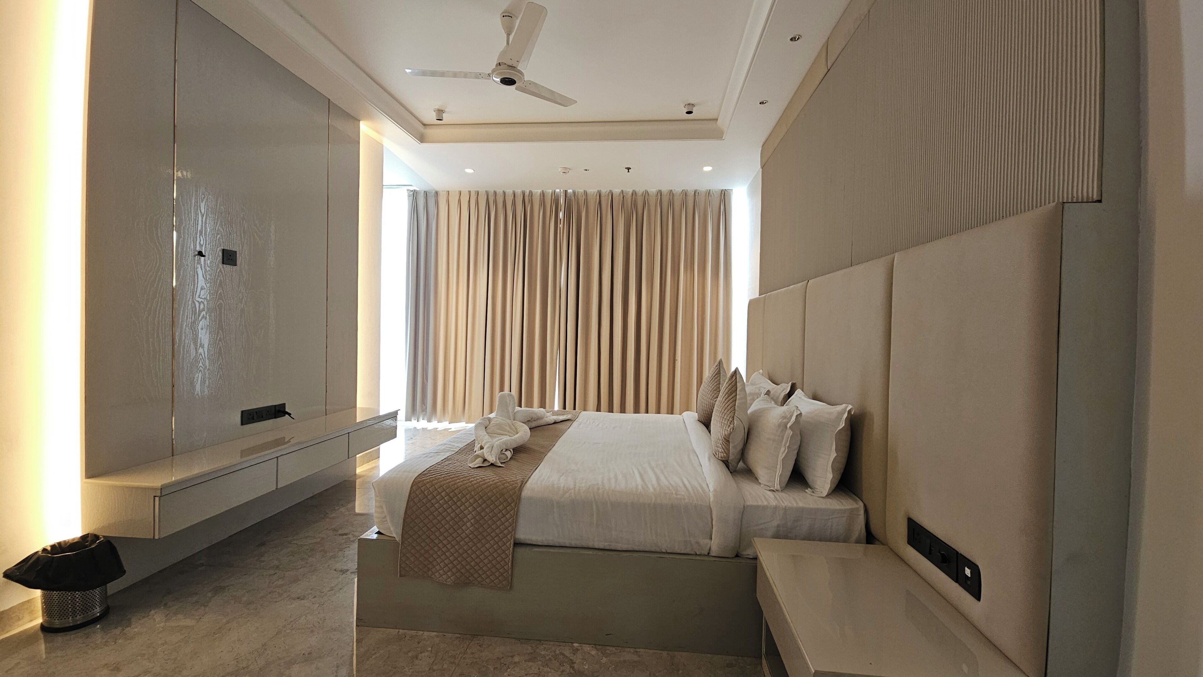 Suite de lujo, balcón, vista al jardín | Tabla de planchar con plancha y wifi gratis 