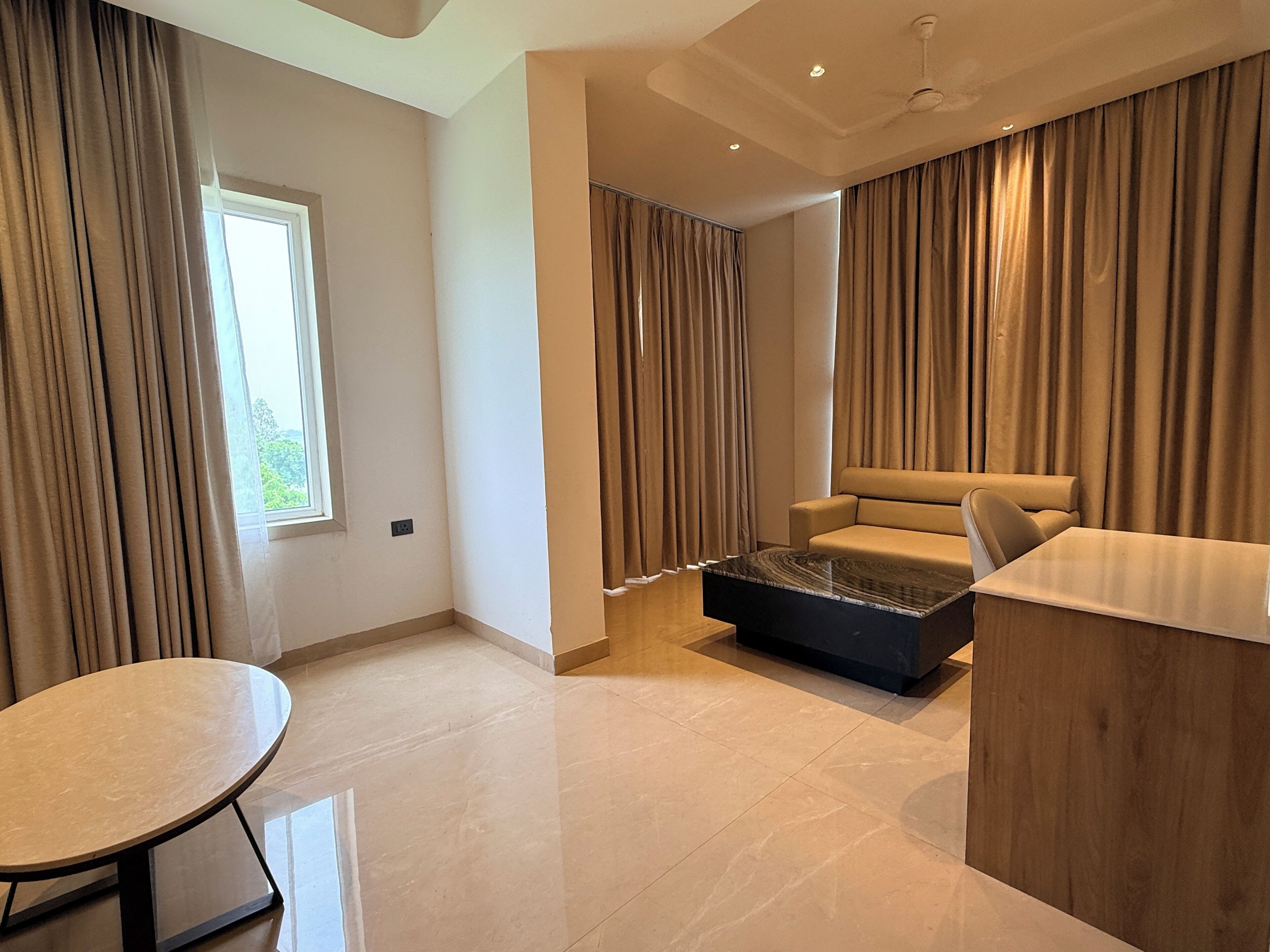 Habitación superior, balcón, vista al jardín | Tabla de planchar con plancha y wifi gratis 
