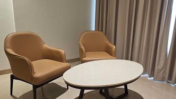 Deluxe Room, Garden View | Interior