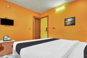 Classic Room | Desk, WiFi (free), bed sheets - Super Collection O Kushal Nagar (Somvarpet)