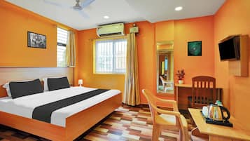 Escritorio, wifi gratis y ropa de cama