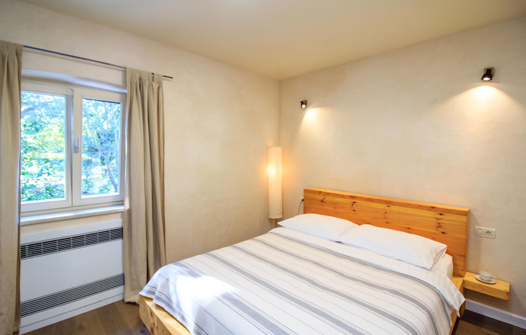 5 bedrooms, travel cot, free WiFi