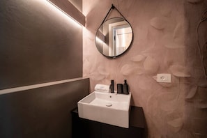 Estudio | Baño | Secadora de cabello y toallas 