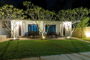 Tempat makan luar