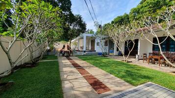 Deluxe Twin Room, Garden View | Outdoor dining