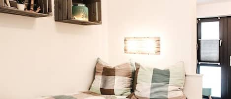 2 bedrooms, iron/ironing board, free WiFi