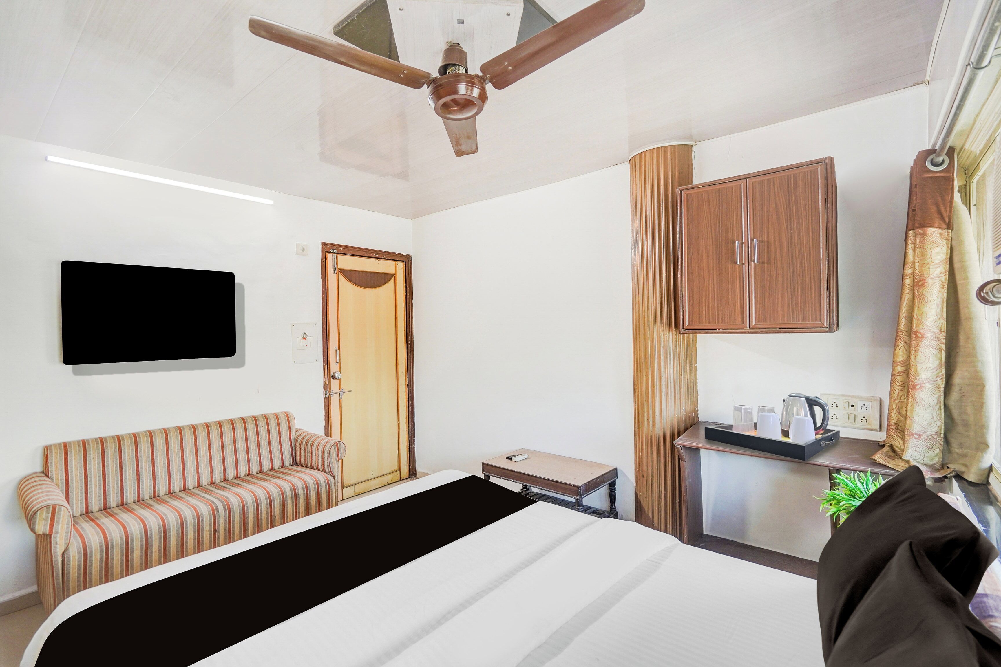 Classic Room | Desk, free WiFi, bed sheets