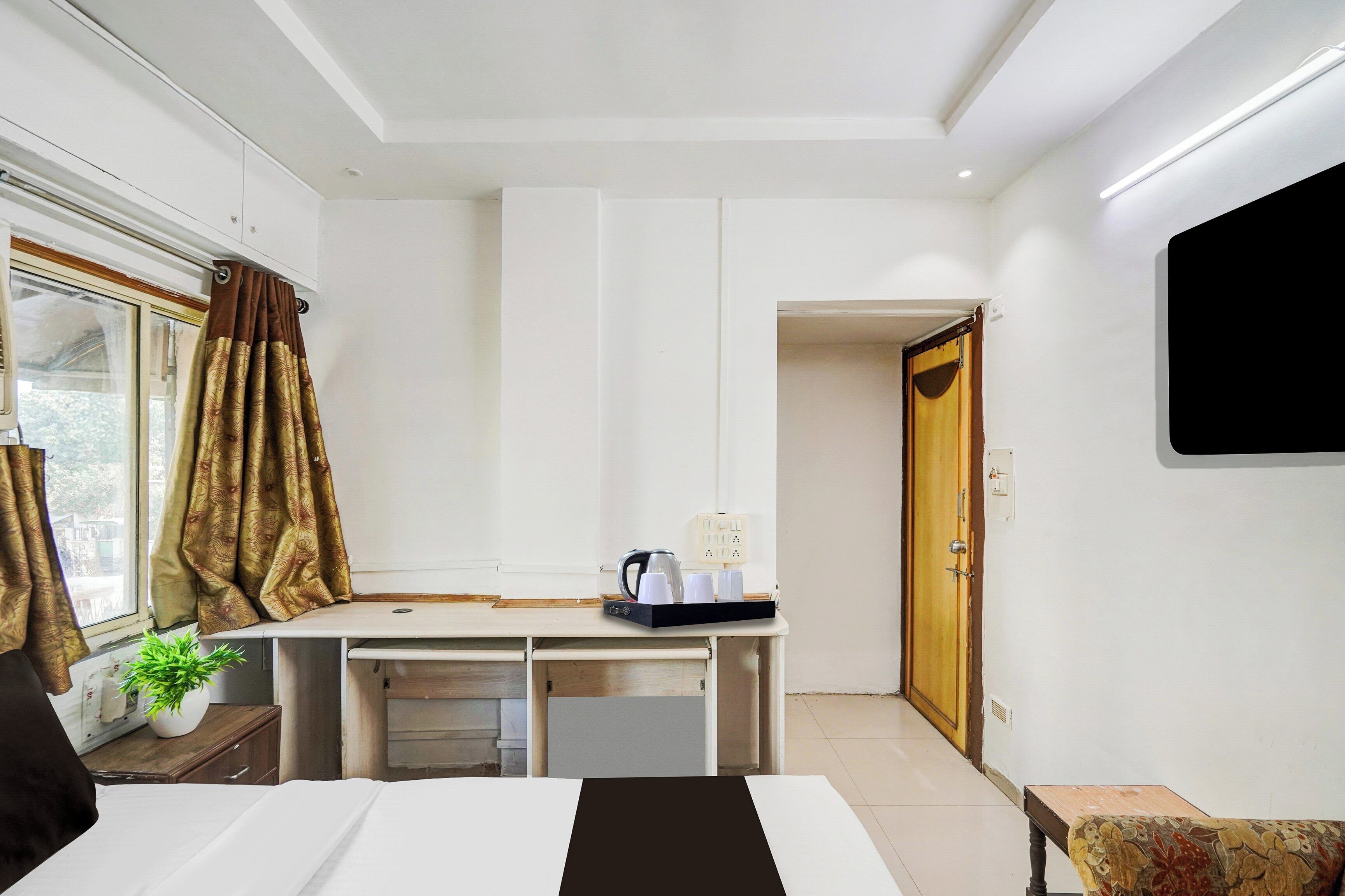 Classic Room | Desk, free WiFi, bed sheets