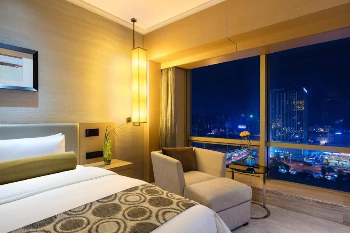 In-room safe, desk, laptop workspace, soundproofing