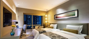 Longchamp Garden Hotel