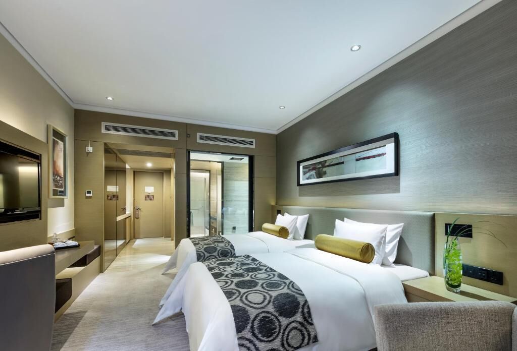 Superior Twin Room, City View | In-room safe, desk, laptop workspace, soundproofing