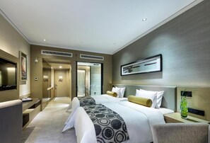 Superior Twin Room, City View | In-room safe, desk, laptop workspace, soundproofing - Longchamp Garden Hotel (Changsha)