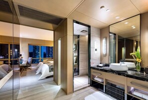 Superior Twin Room, City View | In-room safe, desk, laptop workspace, soundproofing - Longchamp Garden Hotel (Changsha)