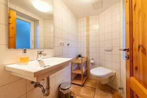 Bathroom - Holiday home in Wieck with parking (Wieck)