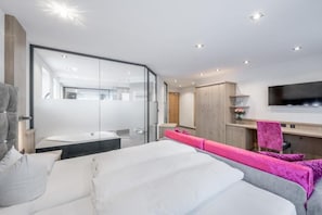 Deluxe Double Room, Balcony | In-room safe, blackout drapes, WiFi (free), bed sheets - Hotel Garni Christine - Ischgl (Ischgl)