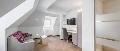 Suite Deluxe, vista a la montaña | Área de sala de estar