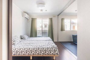 2 chambres, fer et planche à repasser, lit parapluie, Wi-Fi gratuit