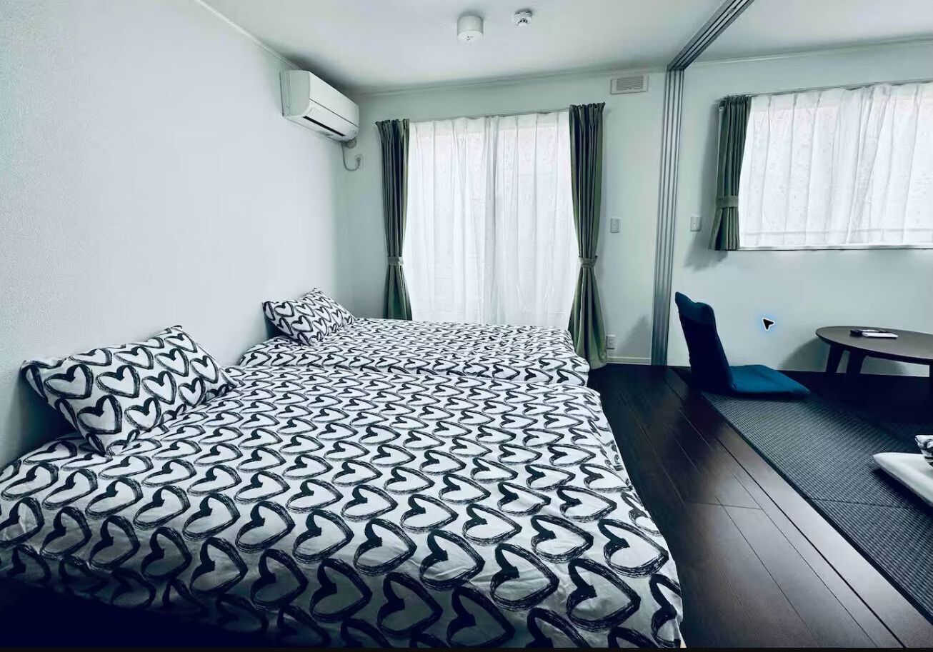 2 bedrooms, iron/ironing board, travel crib, WiFi (free)