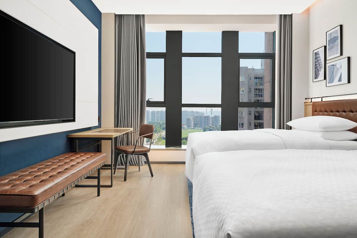 Quarto premier, 2 camas de casal, vista para a cidade | Roupas de cama premium, camas com colchões pillow-top