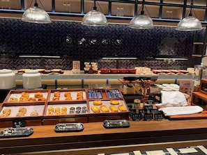 Café da manhã com buffet todos os dias mediante uma taxa