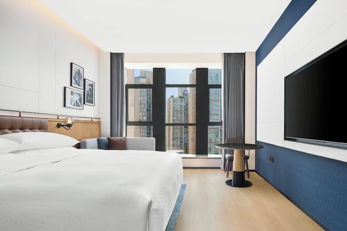 Quarto superior, 1 cama King, vista para a cidade | Roupas de cama premium, camas com colchões pillow-top