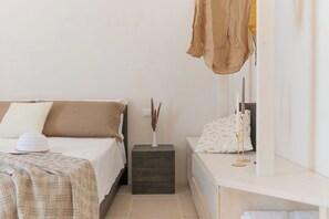 A bedroom with a bed, bedside table, and a dresser. - Villa in Ostuni with 3 bedrooms sleeps 8 (Ostuni)