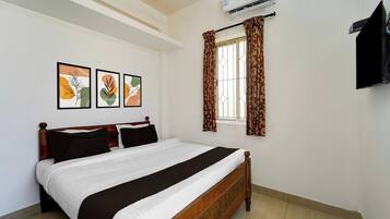 Classic Room | Desk, WiFi (free), bed sheets