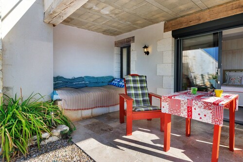 Bed and Breakfast 'Chambre D'hôte Indépendante' with Shared Pool, Private Terrace and Wi-Fi
