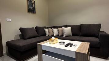 Apartment, 1 Bedroom, Accessible, Smoking | Living room