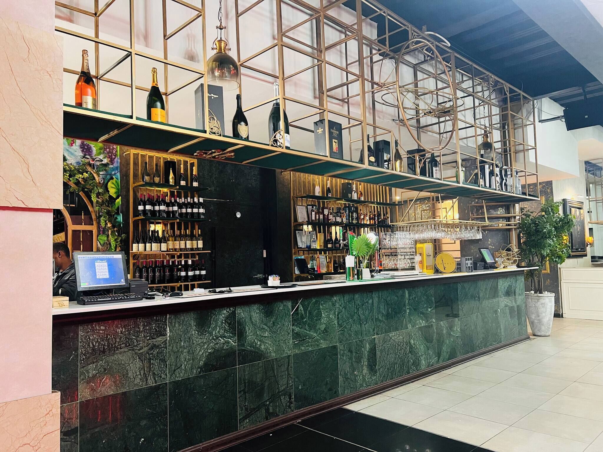 Apartament, 1 dormitori, accessible | Bar (a l'allotjament)