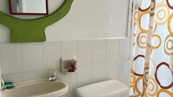 Room, 1 Bedroom | Bathroom