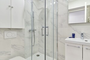 Bathroom - Apartment in the heart of the Marais (Paris)