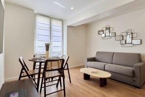 Living area - Apartment in the heart of the Marais (Paris)