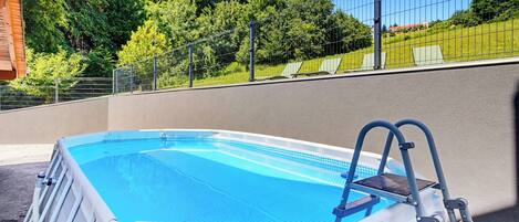 Family House, 3 Bedrooms, 2 Bathrooms, Mountainside (Greenwood Retreat With Hot Tub &) | Pool
